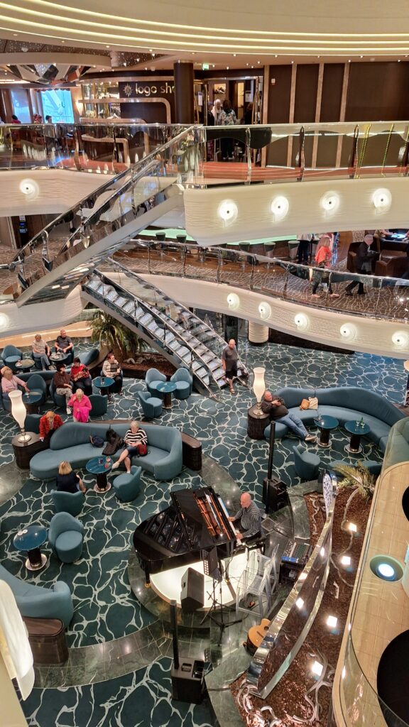 Cruisetoer. MSC Preziosa in de Noorse Fjorden